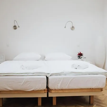 Center - Kersnikova Apartamento *