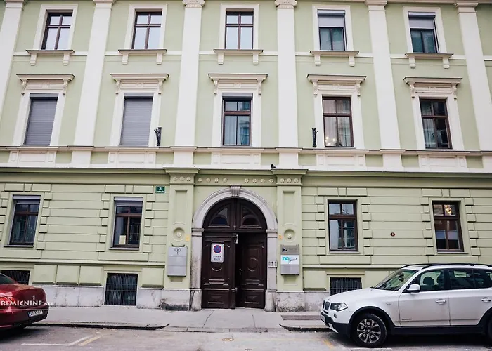 Center - Kersnikova *